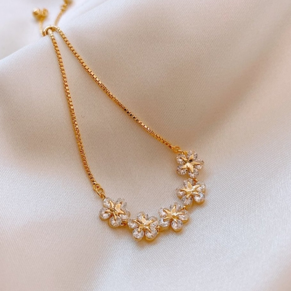 NEW Gold diamond flower adjustable bracelet - Picture 4 of 8